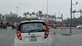 Thanh nien mat lai dam thang vao bang chi dan hinh anh