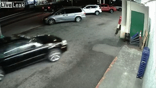 Oto dam vao tuong vi chay tron canh sat hinh anh