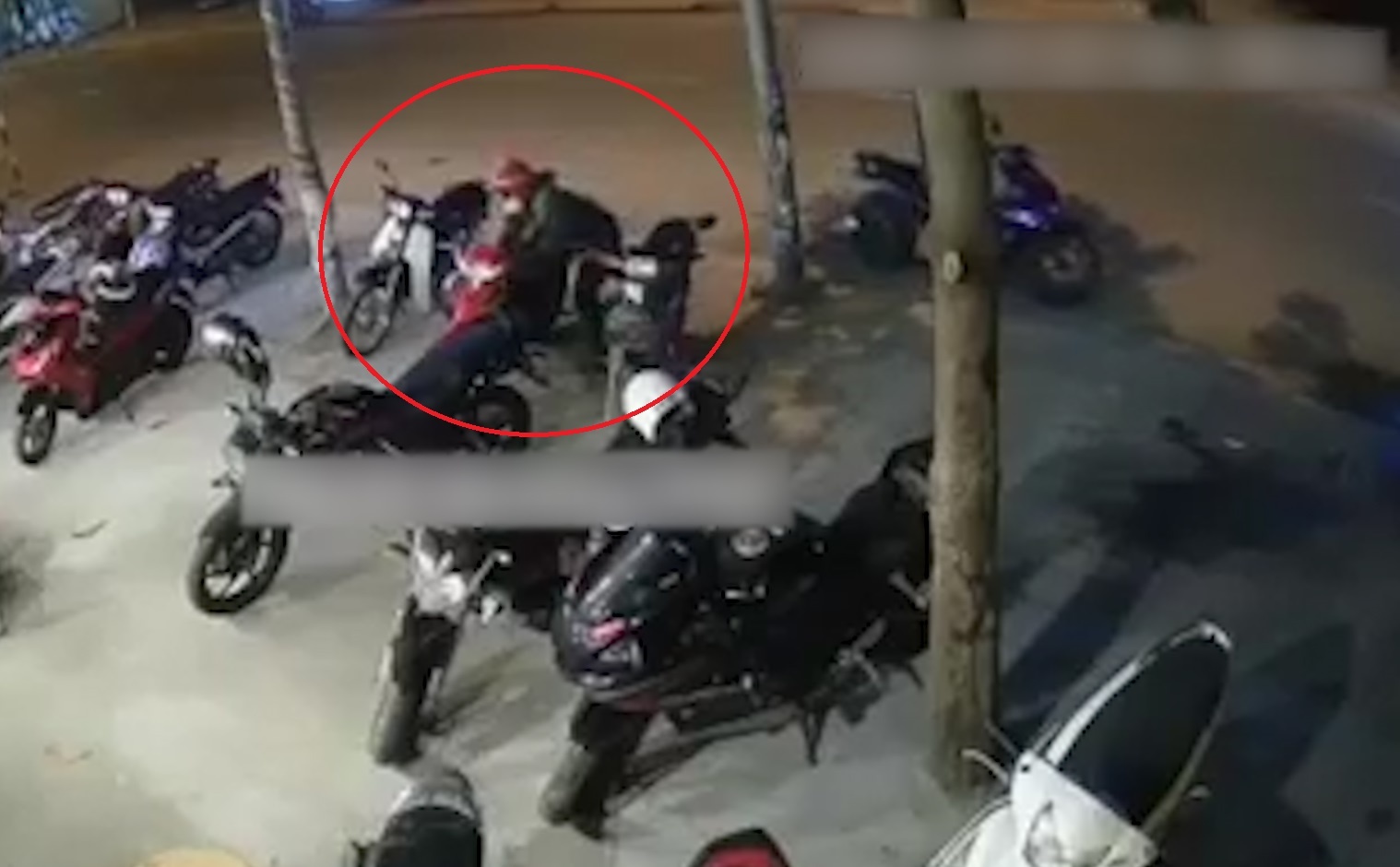 Trom xe may trong 7 giay o TP.HCM hinh anh