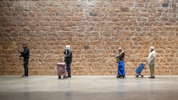 Vi sao 'cach ly xa hoi' co the giai cuu nhan loai khoi dich? hinh anh