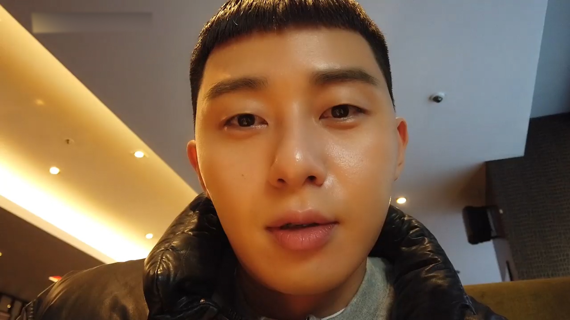 Park Seo Joon khoe mat moc hinh anh