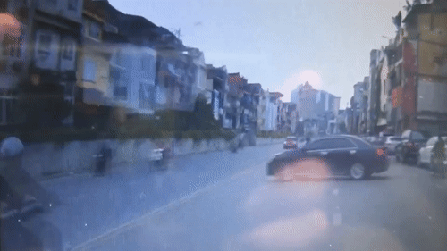 Oto sang duong au gay tai nan cho xe may hinh anh