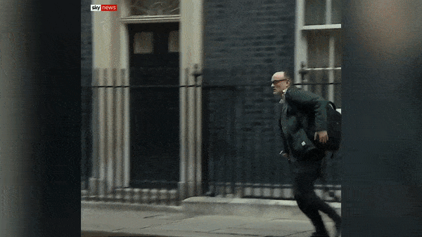 Co van truong chay di sau khi thu tuong Anh thong bao bi nhiem virus hinh anh