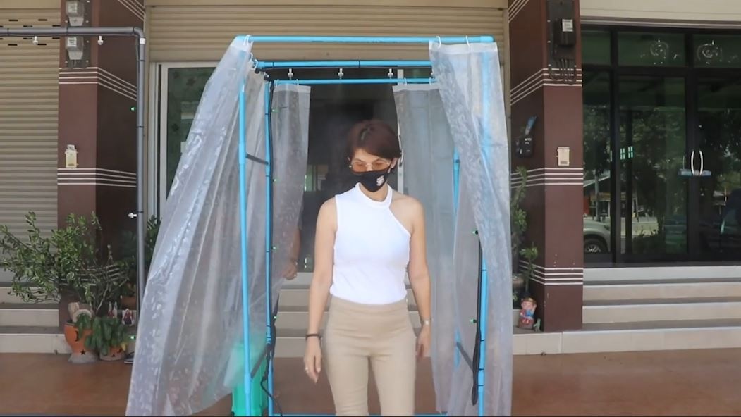 Giao vien che tao duong ham khu trung don gian de chong dich hinh anh