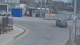 Xe may chay toc do cao dam vao  oto hinh anh