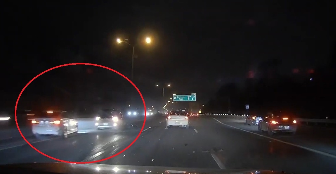 Oto lang lach tren duong gay tai nan hinh anh