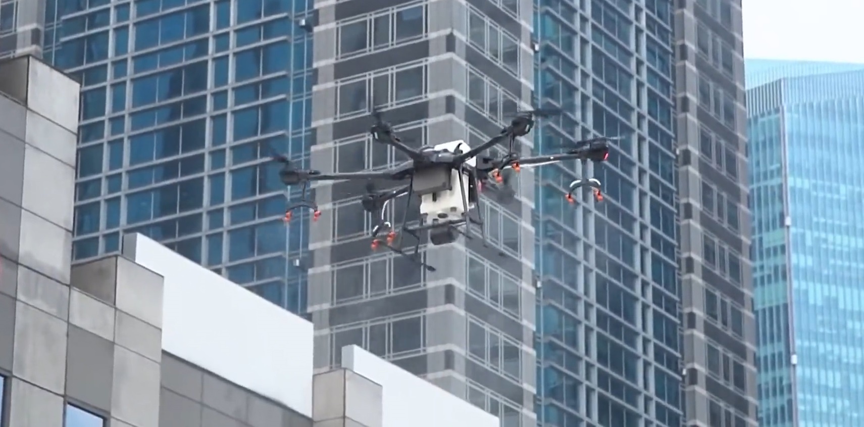 Indonesia dung drone de khu trung noi cong cong hinh anh