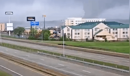 Khoanh khac con loc xoay kinh hoang can quet thanh pho o My hinh anh