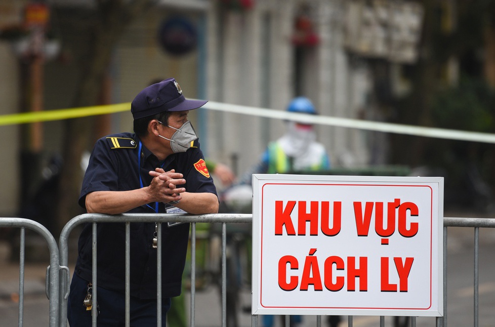 Nguoi tron cach ly bi xu phat the nao? hinh anh