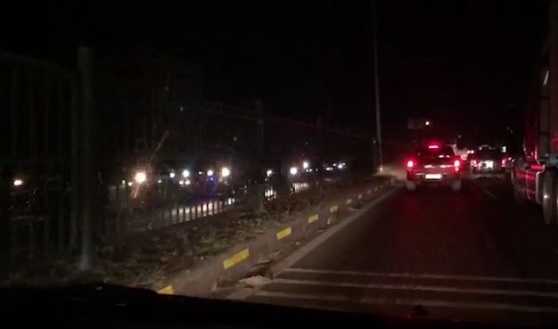 Hang chuc quai xe tu tap gay nao loan quoc lo 1 hinh anh