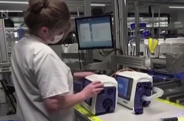 Chay dua voi thoi gian de lam may tho chong dich Covid-19 hinh anh