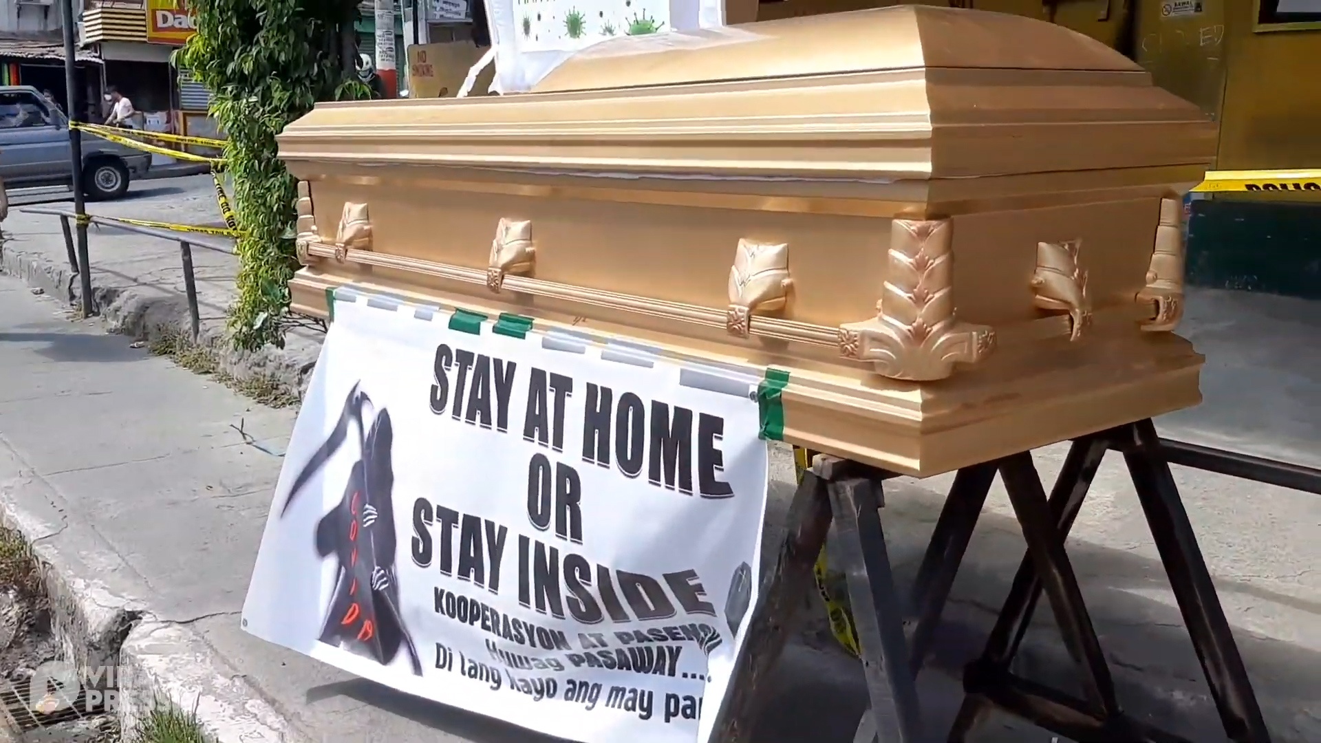 Canh sat Philippines su dung quan tai de nhac nho nguoi dan o nha hinh anh