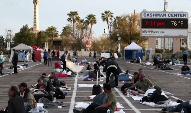 Bai dau xe Las Vegas thanh noi tru an cho nguoi vo gia cu gay phan no hinh anh