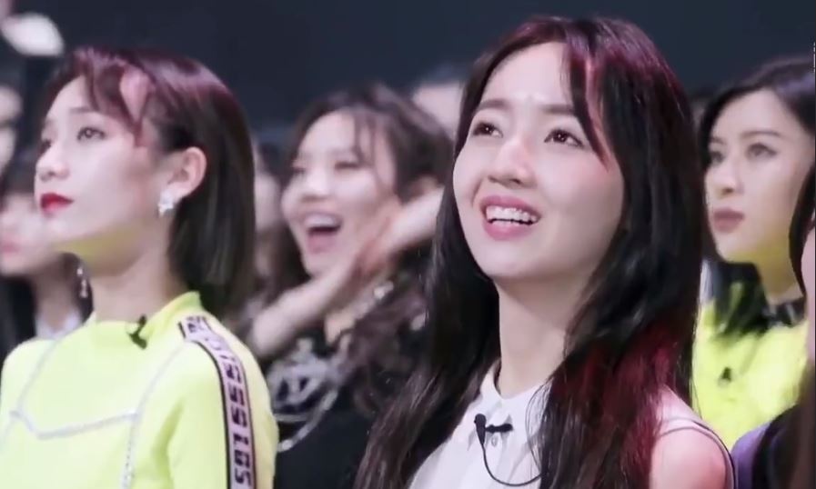 Phan ung cua thuc tap sinh khi xem Lisa bieu dien vu dao hinh anh