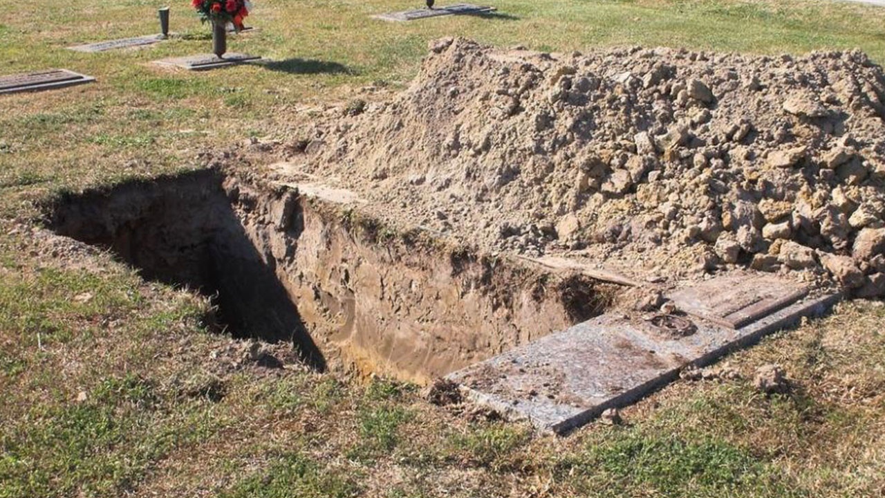 Nghia trang tai Anh dao san mo cho nguoi song giua dich Covid-19 hinh anh