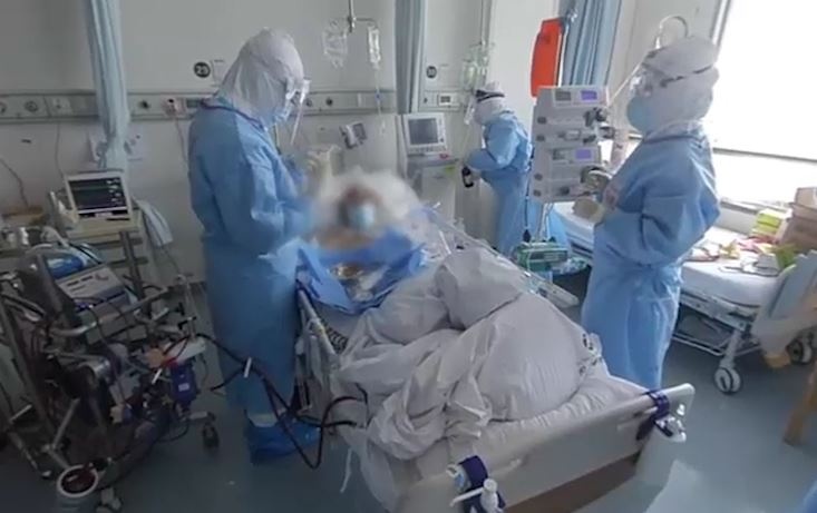 Ben trong phong dieu tri benh nhan nguy kich vi virus o Vu Han hinh anh