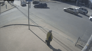 Oto gay tai nan suyt dam vao nguoi phu nu di duong hinh anh