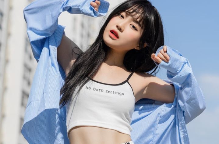 Han Sara thuc hien thu thach tai nghe, khoe vong eo con kien hinh anh