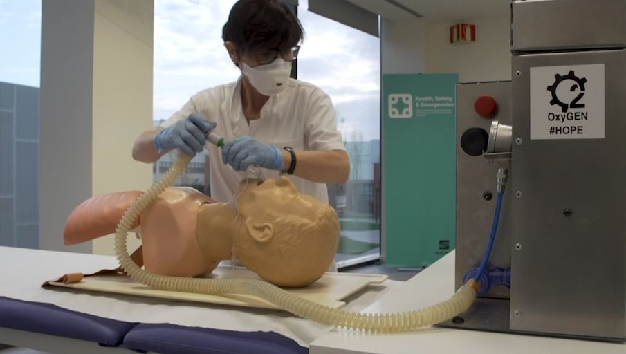 Cac cong ty oto dua nhau lam may tho hinh anh