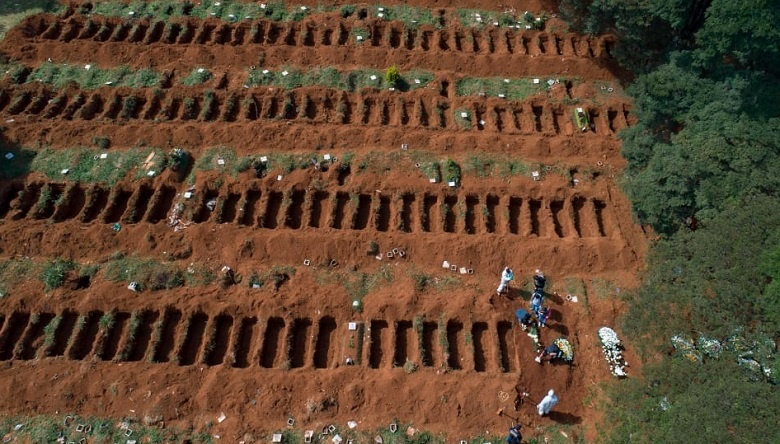 Hang loat huyet mo duoc dao san trong nghia trang lon nhat Brazil hinh anh