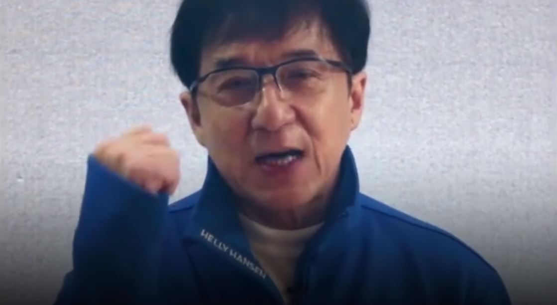 Thanh Long cau xin nguoi ham mo hay deo khau trang khi ra duong hinh anh