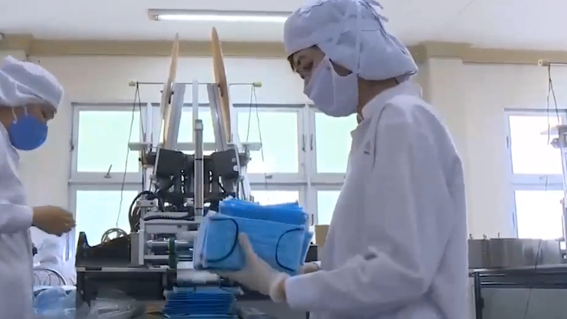 Moi nguy hai va cach nhan biet khau trang y te tai che hinh anh