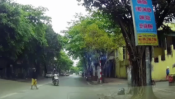 Hai ten cuop di xe may giat day chuyen o Ha Noi hinh anh