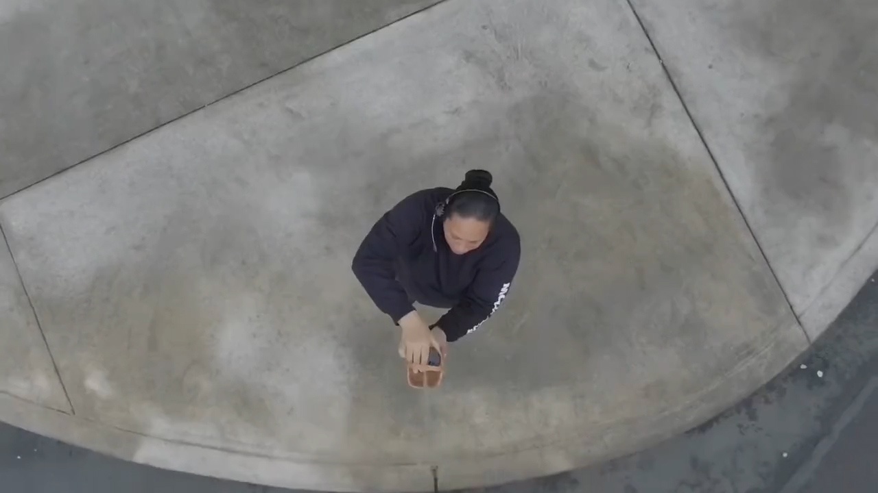 Dung drone de mua ca phe khi bi cach ly o My hinh anh