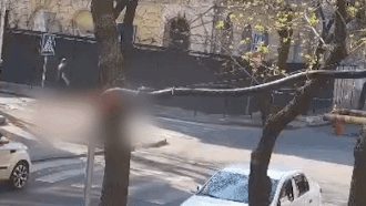 Toa nha sap dot ngot, nguoi di duong thoat chet trong gang tac hinh anh