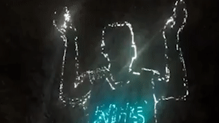 Nguoi Anh chieu laser len khong trung hinh anh co vu nhan vien y te hinh anh