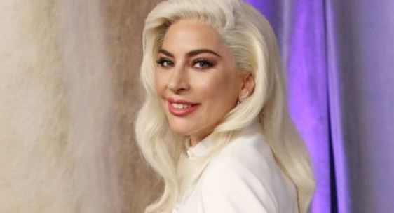 Lady Gaga xin tien CEO cua Apple hinh anh