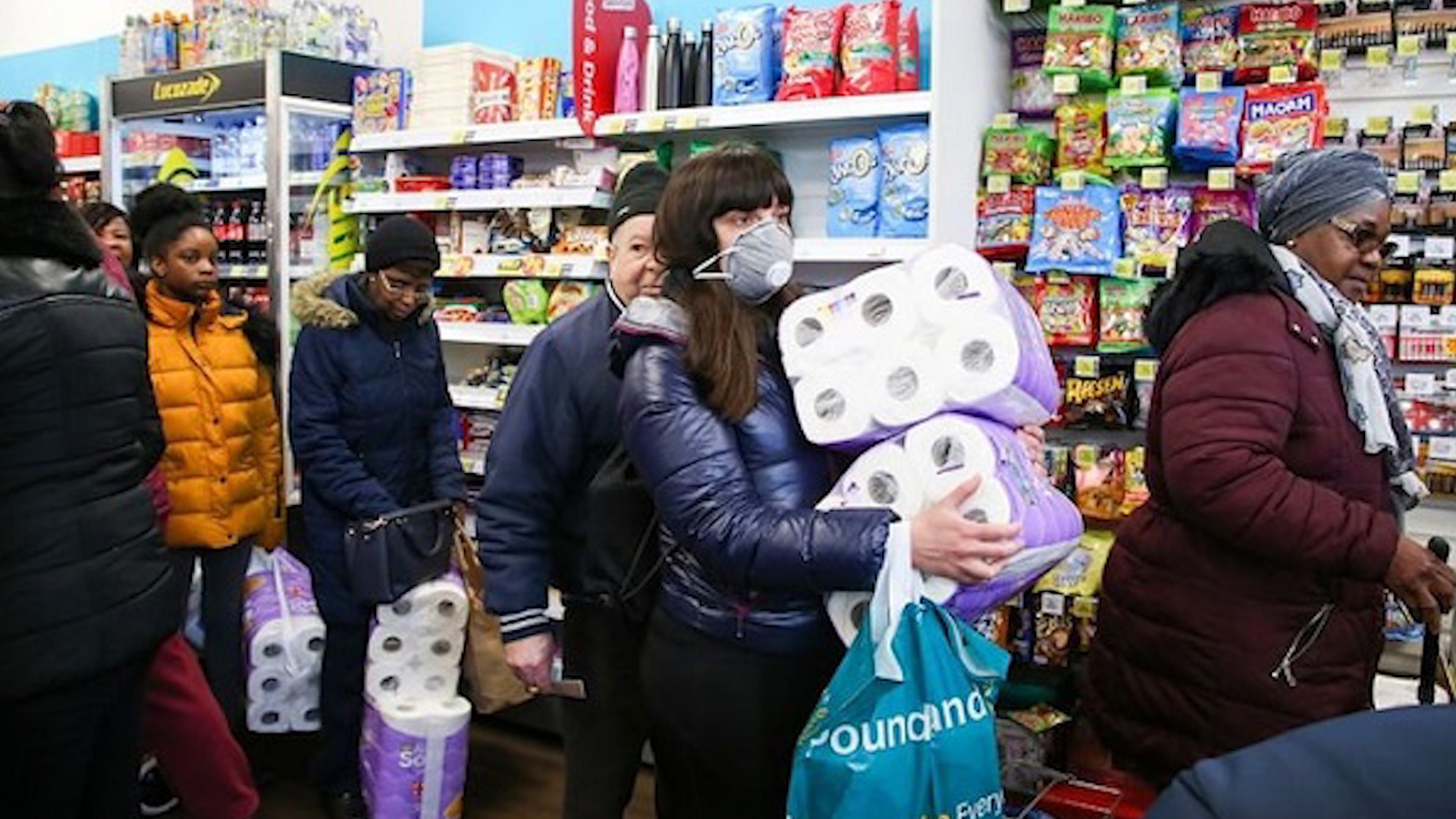 Vi sao nguoi phuong Tay tru giay ve sinh trong dich Covid-19 hinh anh