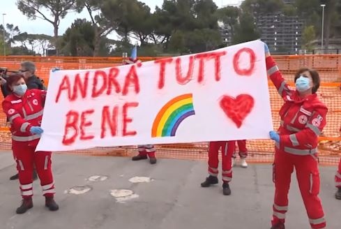 Tinh nguyen vien nhay mua dong vien benh nhi Covid-19 hinh anh