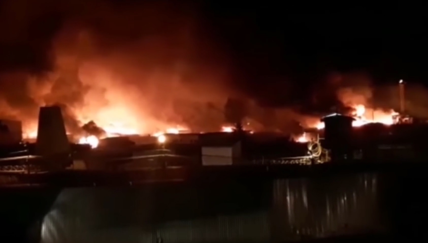 Tu nhan noi loan dot chay nha tu o Nga, hang tram nguoi bi thuong hinh anh