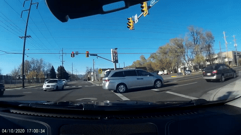 Oto vang len noc xe khac sau tai nan lien hoan hinh anh