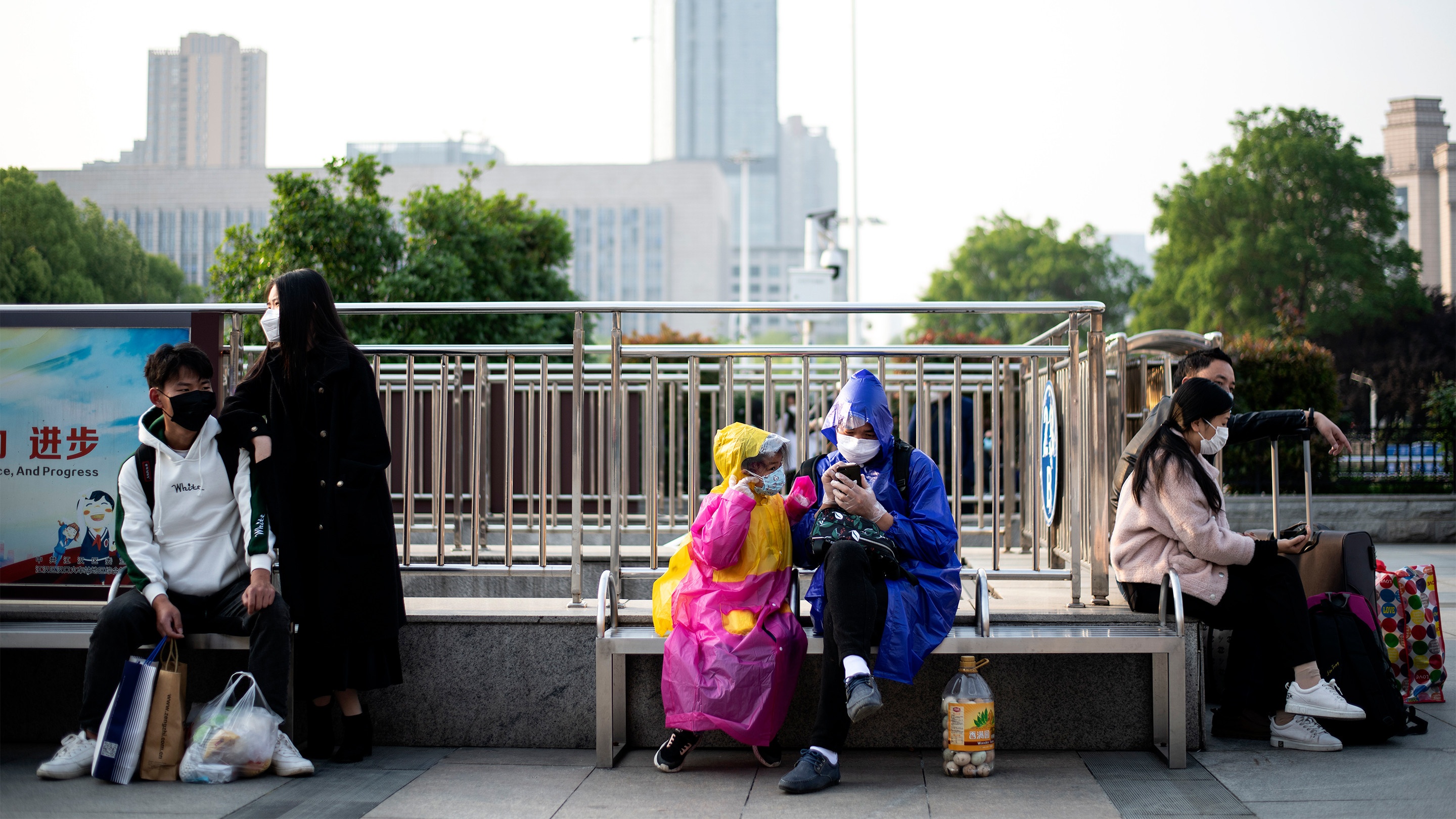 Cuoc song o Vu Han sau khi buoc ra khoi tran dich hinh anh