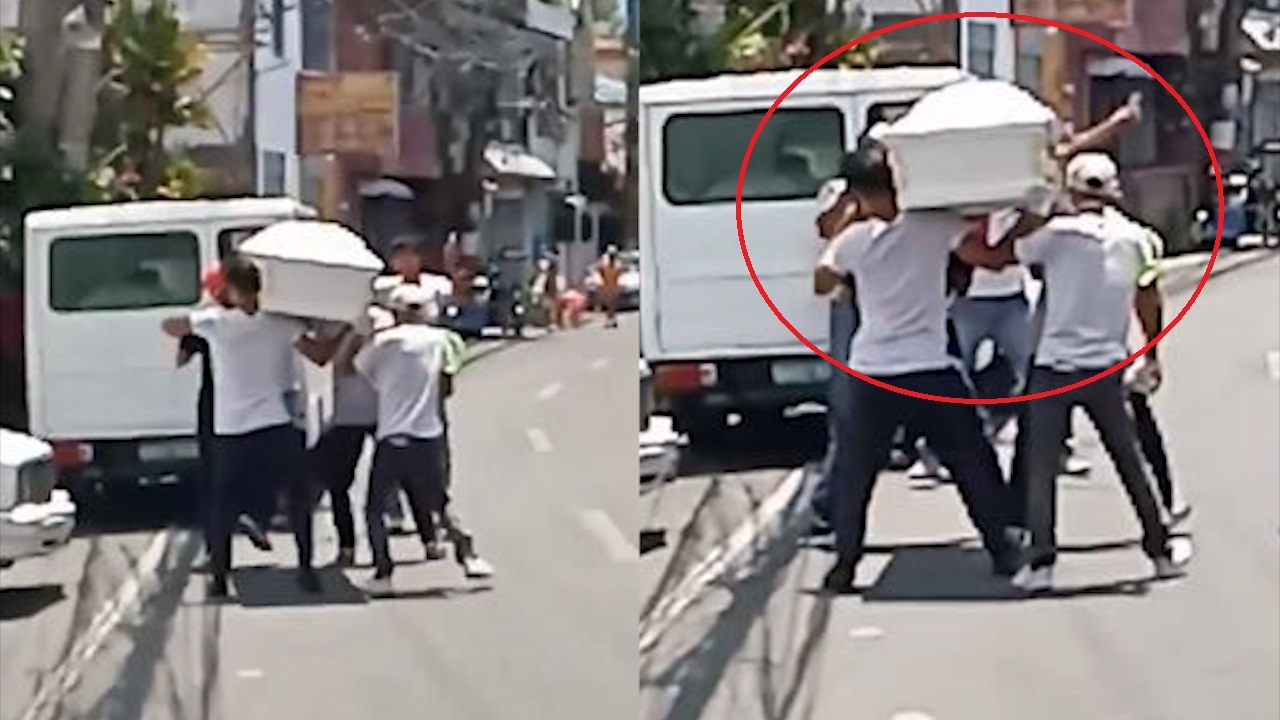 Nhom nhan vien nang quan tai di quanh pho canh bao ve dich Covid-19 hinh anh