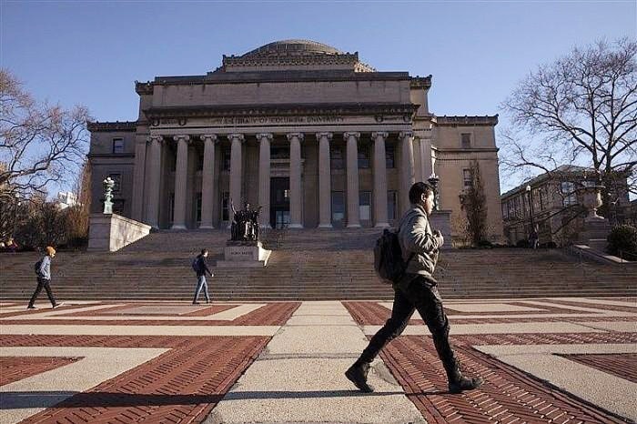 Du hoc sinh Viet Nam quyet tam o lai My mua dich hinh anh