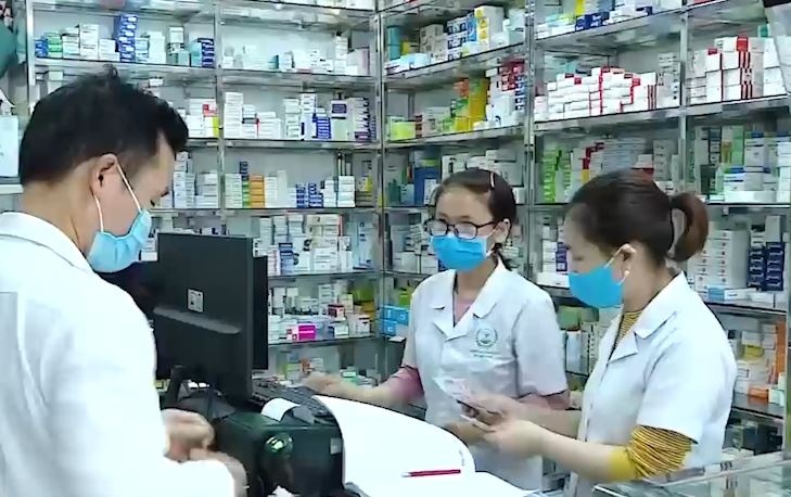 Khai bao thong tin nguoi mua thuoc cam hinh anh