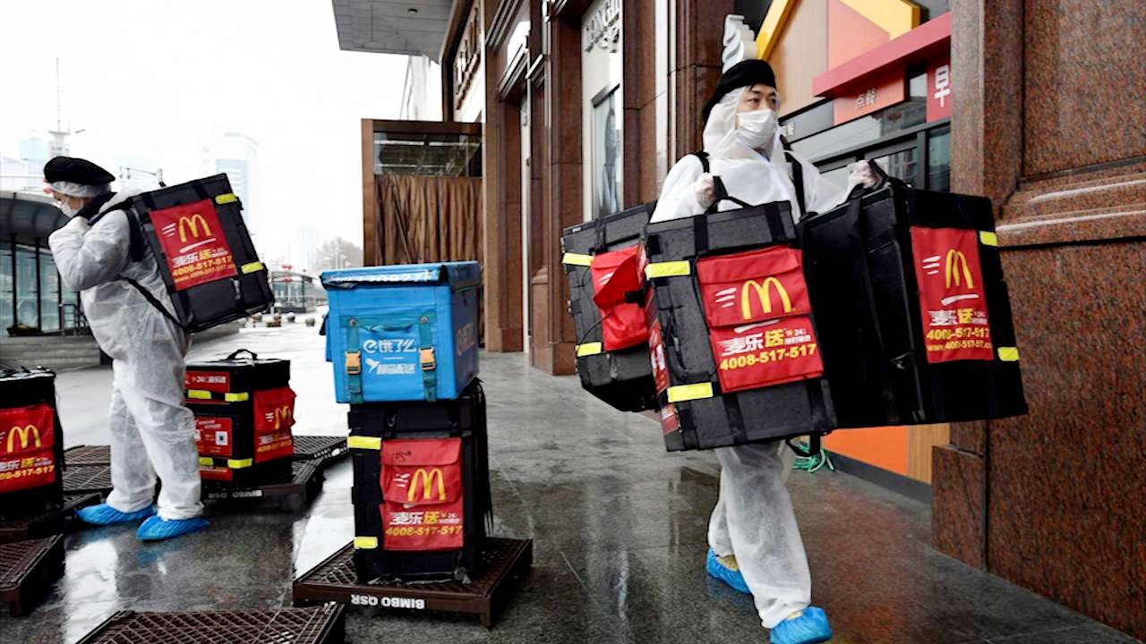 Dat thuc an giao ve nha co nguy co nhiem virus corona khong? hinh anh