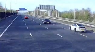 3 xe the thao dua nhau tren duong cao toc luc phong toa hinh anh