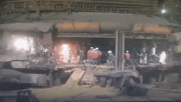 No nha may luyen kim o Ukraine khien khoi bui bay mu mit hinh anh