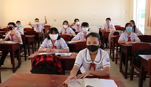 Hoc sinh Ca Mau, Thai Binh ngay dau tien tro lai truong hinh anh