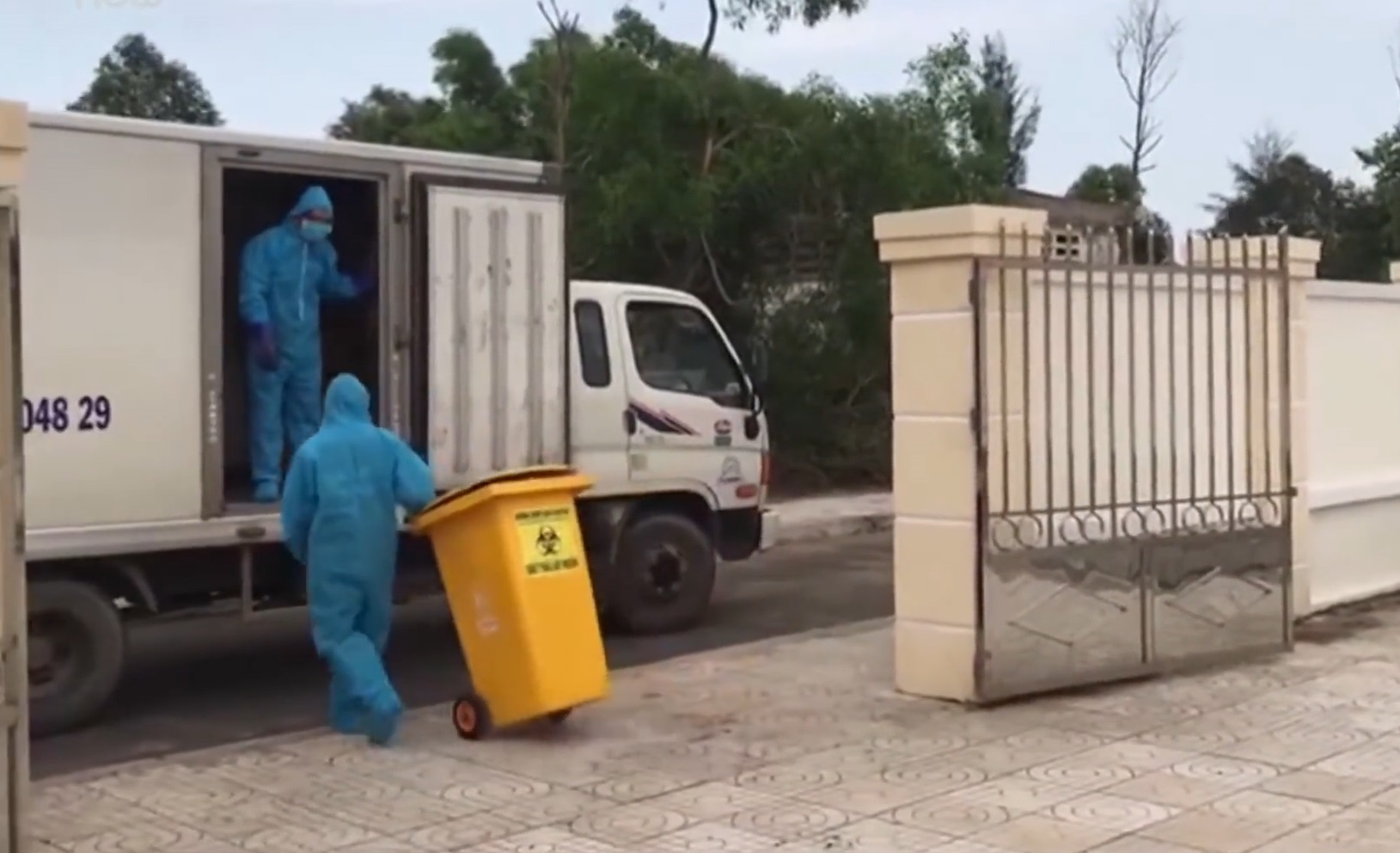 Rac thai o khu cach ly duoc xu ly nhu the nao? hinh anh