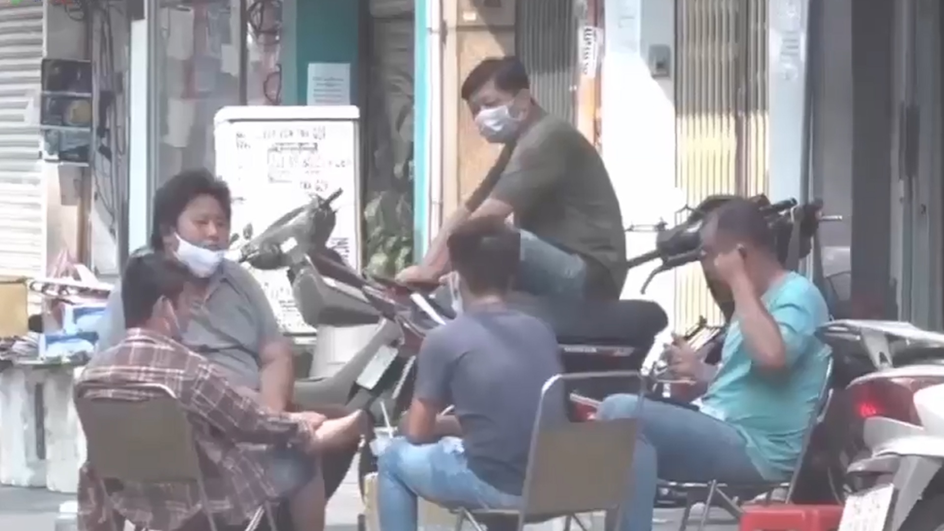 Nguoi dan bat dau co lo la, chu quan voi viec de phong dich benh hinh anh