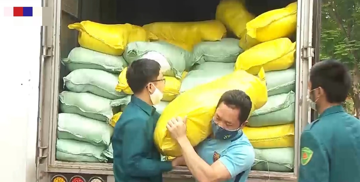 Nghe si chung tay giup do nguoi ngheo hinh anh