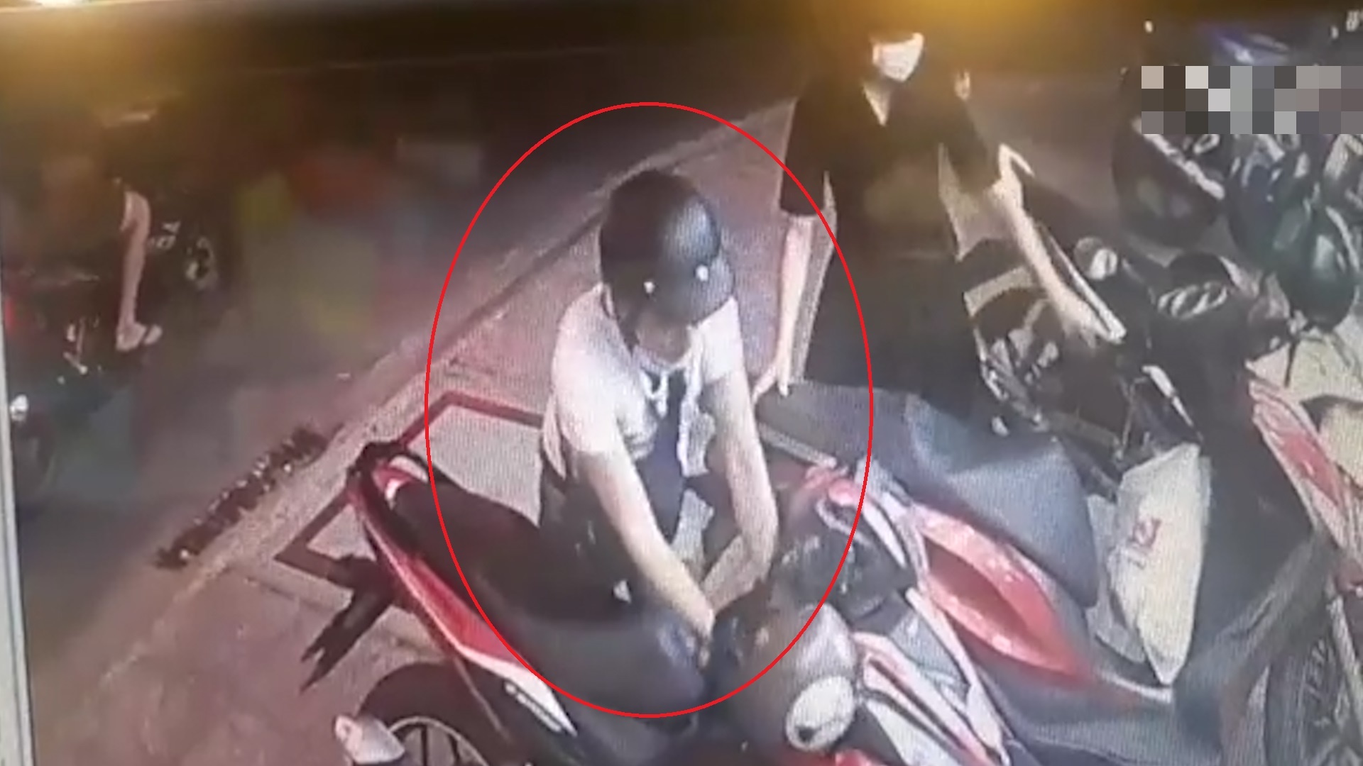 Trom ngang nhien danh cap xe may o TP.HCM hinh anh