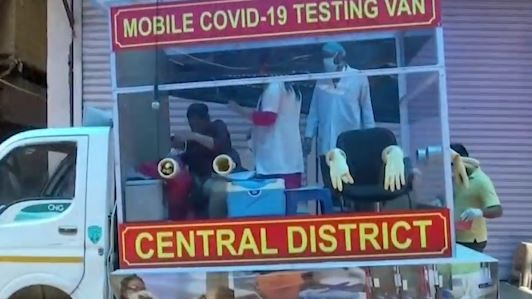 An Do ra mat phong xet nghiem Covid-19 di dong hinh anh