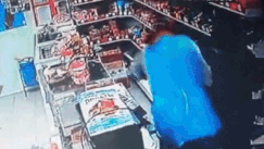 Ten cuop bit mat tan cong nhan vien nhung bi chong tra quyet liet hinh anh