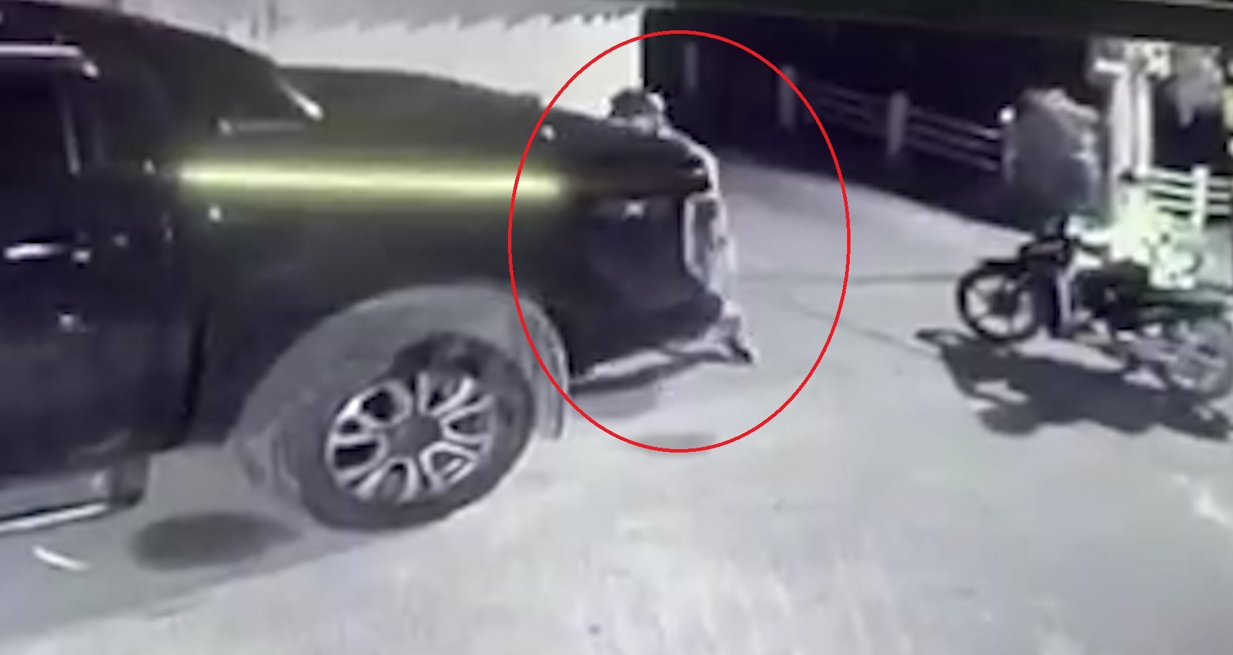 Trom ca camera sau cua oto o Ha Noi hinh anh